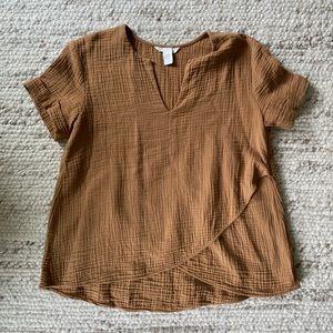 Soft guazy maternity/nursing friendly top